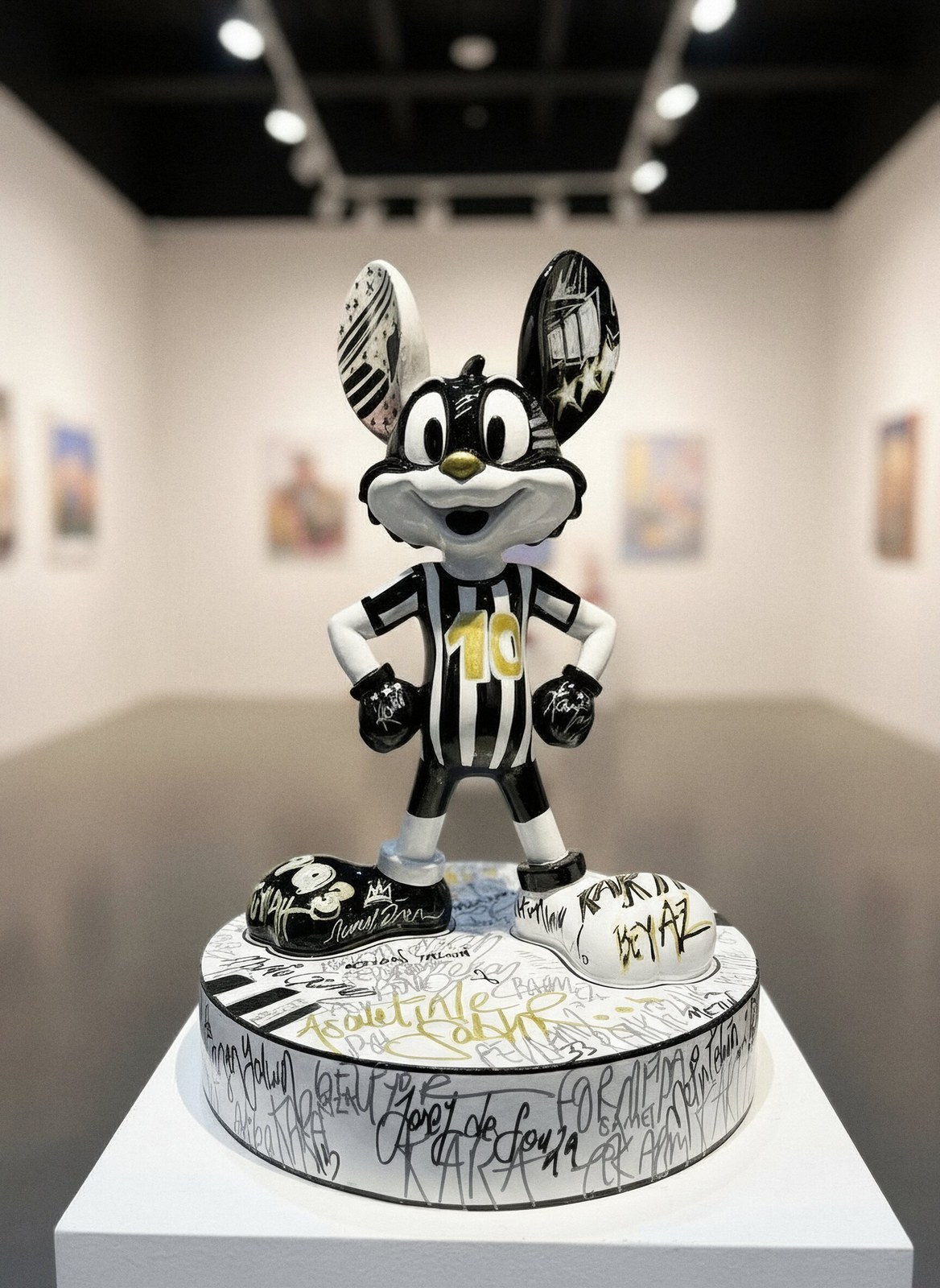 Mr Roo NÖ-MR-05, pop-art sculpture by Nursel Önen
